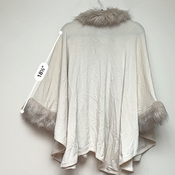 Dolce Cabo Cream Faux Fur Trim Poncho One Size - Picture 11 of 12